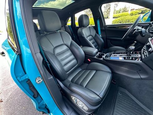 Certified 2023 Porsche Macan AWD/4WD image 20