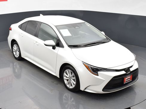 Used 2025 Toyota Corolla LE w/ LE Premium Package image 22