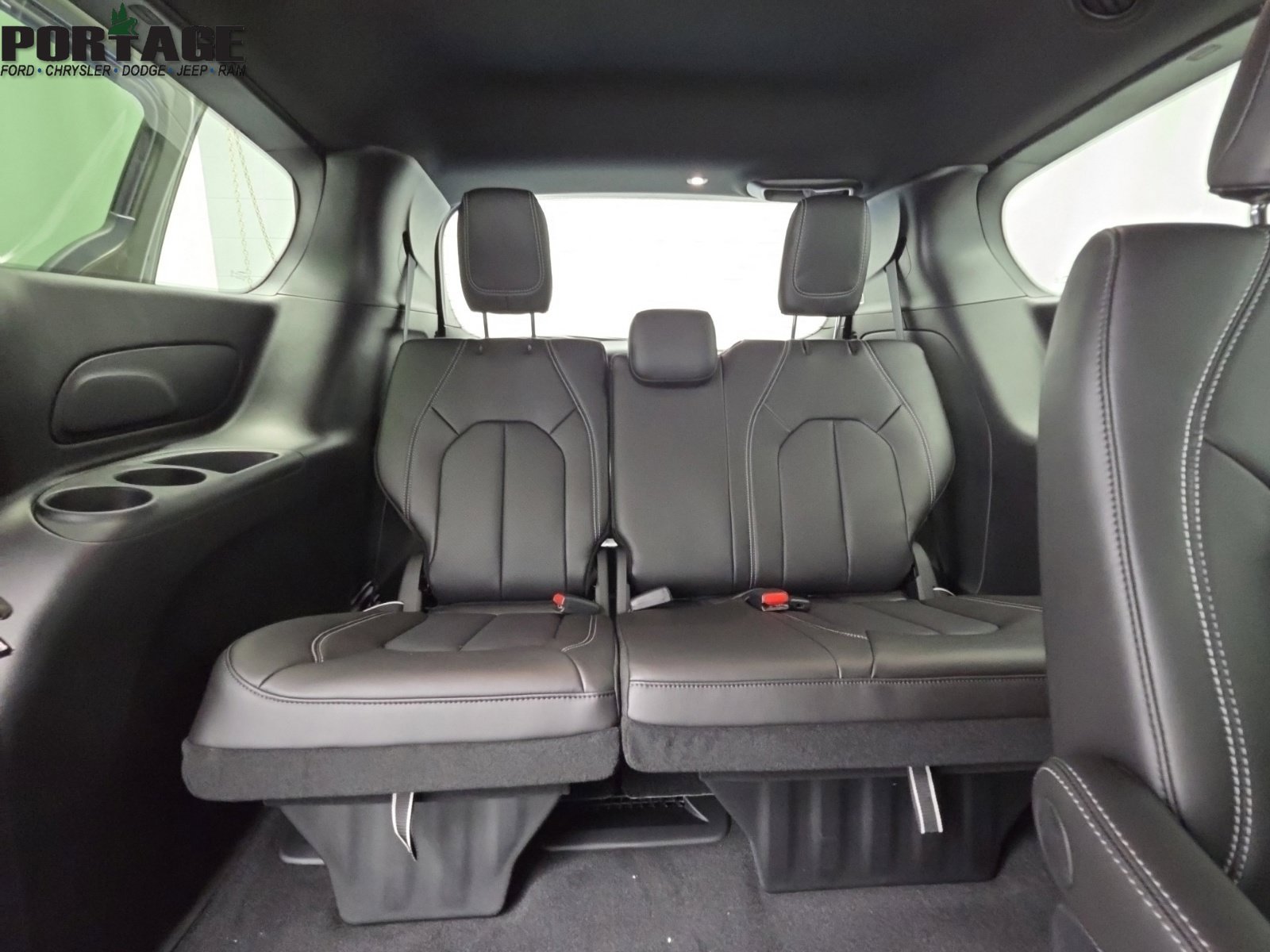 New 2027 Chrysler Pacifica Select AWD/4WD image 43