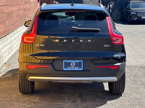 Certified 2025 Volvo XC40 B5 Core AWD/4WD image 6