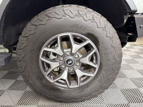 Used 2023 Ford Bronco Badlands image 14