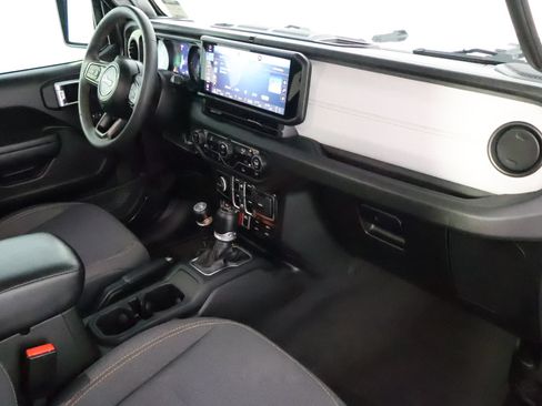Used 2024 Jeep Wrangler Unlimited AWD/4WD image 44