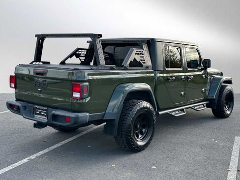 Used 2022 Jeep Gladiator Sport image 3