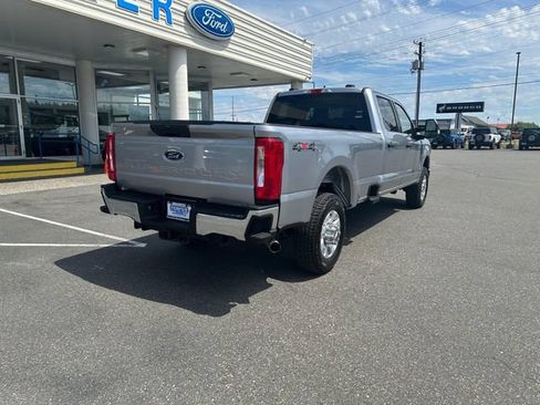 Used 2023 Ford F350 XLT AWD/4WD image 2