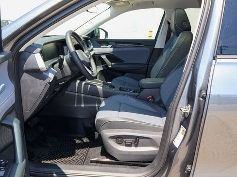 New 2026 Volkswagen Tiguan SE FWD image 12