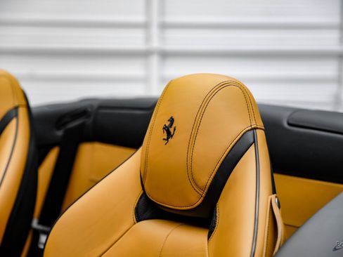 Used 2016 Ferrari California T image 46