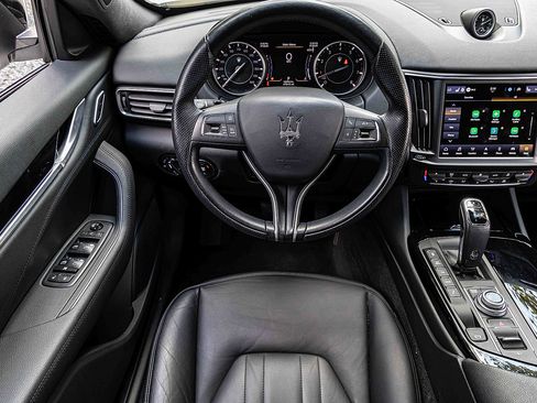 Used 2021 Maserati Levante image 17