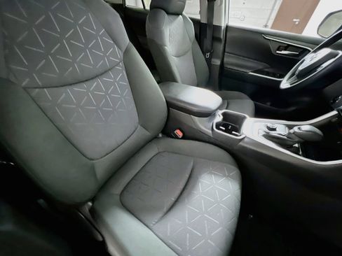 Used 2025 Toyota RAV4 XLE AWD/4WD image 31