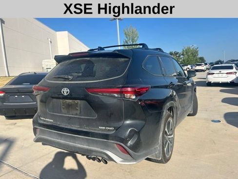 Used 2022 Toyota Highlander XSE AWD/4WD image 3