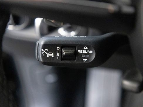 Certified 2025 Porsche Macan AWD/4WD image 29