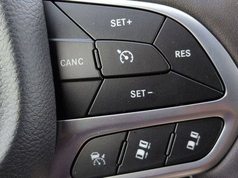 New 2026 Chrysler Pacifica Select FWD image 19