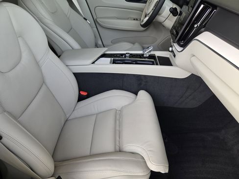 New 2026 Volvo XC60 B5 Ultra w/ Protection Package Premier image 11