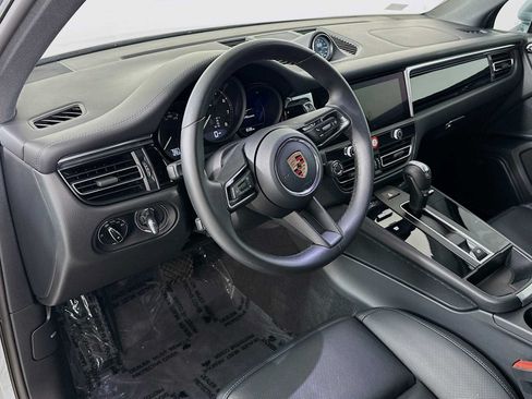 Certified 2026 Porsche Macan AWD/4WD image 4