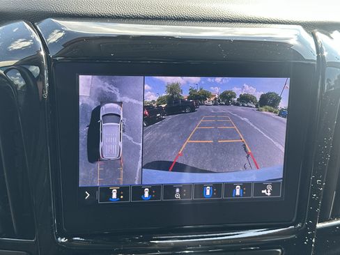 Used 2020 Chevrolet Traverse Premier w/ Redline Edition AWD/4WD image 27
