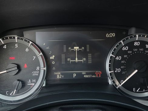 Used 2024 Toyota Highlander XLE AWD/4WD image 23