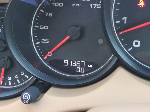 Used 2017 Porsche Cayenne Platinum Edition image 21