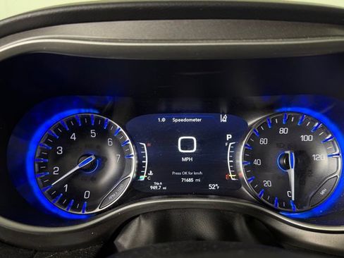 Used 2023 Chrysler Pacifica Touring-L FWD image 20