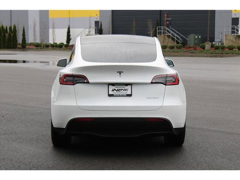 Used 2020 Tesla Model Y Long Range image 3