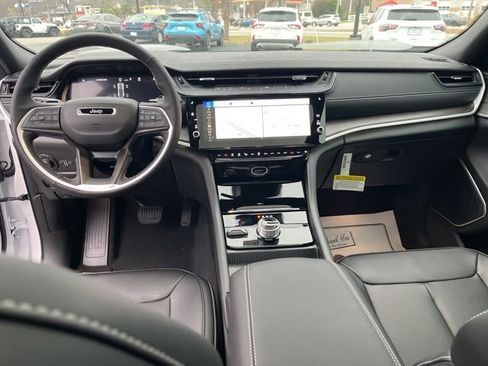New 2026 Jeep Grand Cherokee Limited w/ Limited Altitude Package AWD/4WD image 16