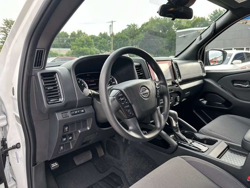 Used 2023 Nissan Frontier SV w/ Midnight Edition Package AWD/4WD image 11