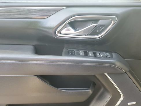 Used 2023 GMC Yukon XL SLT RWD image 16