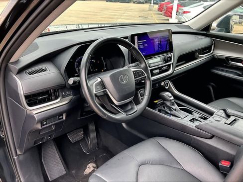Used 2024 Toyota Grand Highlander XLE image 17