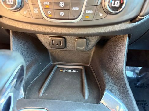 Used 2022 Chevrolet Traverse LT image 30