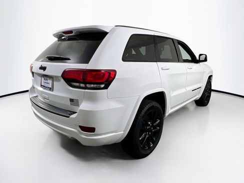 Used 2022 Jeep Grand Cherokee Laredo X AWD/4WD image 5