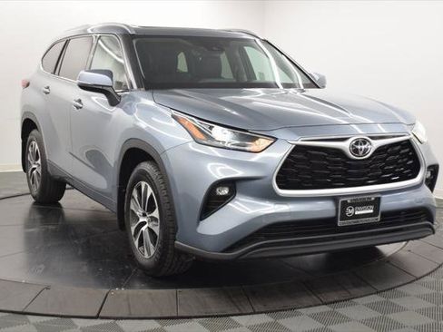Certified 2022 Toyota Highlander XLE image 5