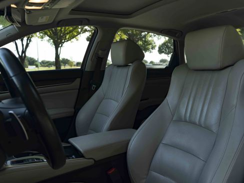 Certified 2018 Honda Accord Touring image 17
