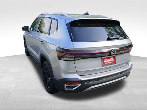 New 2026 Volkswagen Taos SE FWD image 3