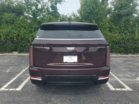 Used 2025 Cadillac Escalade IQ Luxury 2 AWD/4WD image 4