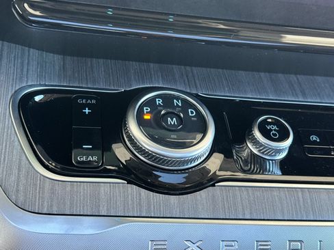 New 2026 Ford Expedition Platinum w/ Platinum Ultimate Package AWD/4WD image 24