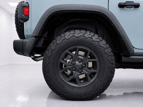Used 2024 Jeep Wrangler Unlimited AWD/4WD image 7
