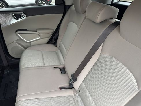 Used 2023 Kia Soul LX image 14