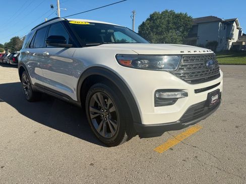 Used 2023 Ford Explorer XLT w/ Equipment Group 202A AWD/4WD image 3