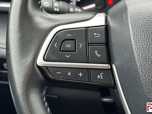 Used 2024 Toyota Highlander XLE image 31