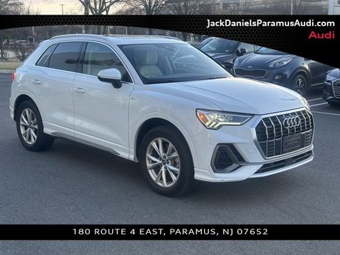 Used 2023 Audi Q3 2.0T Premium w/ Convenience Package image 3