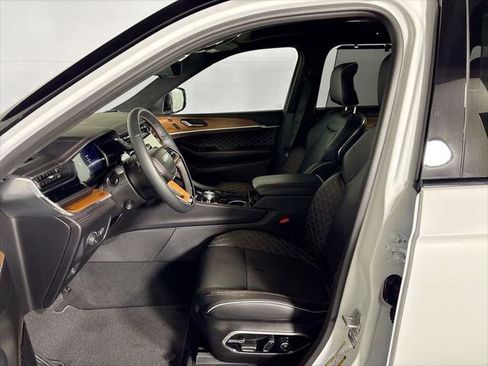 Certified 2025 Jeep Grand Cherokee Summit AWD/4WD image 12