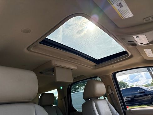 Used 2011 Cadillac Escalade 4WD Hybrid image 11