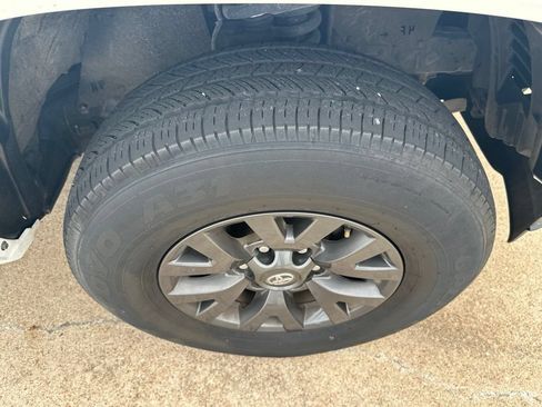 Used 2022 Toyota Tacoma SR5 RWD image 18