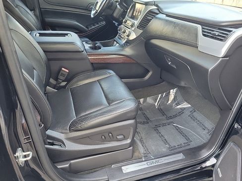 Used 2017 GMC Yukon SLT image 12