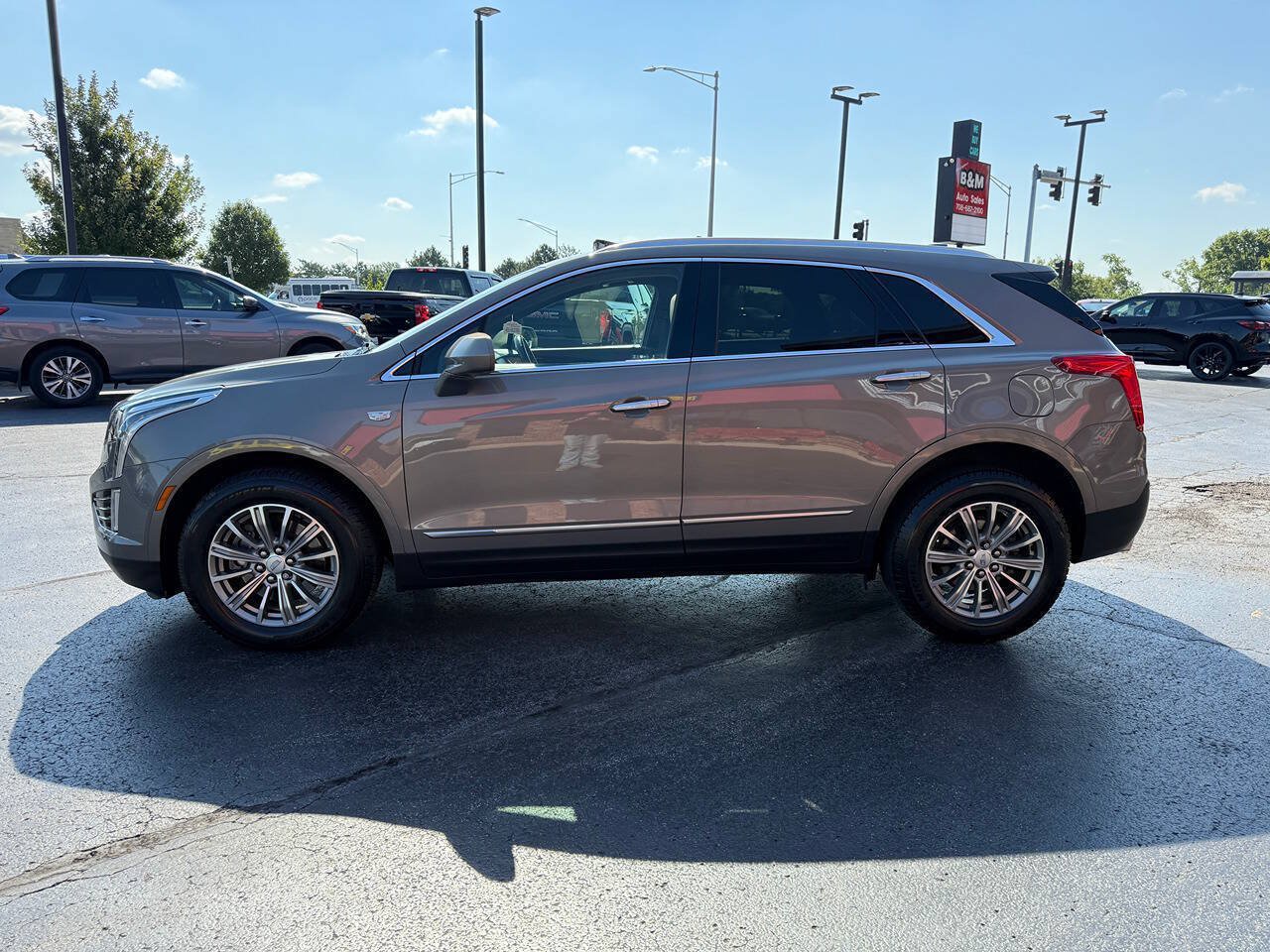Used 2017 Cadillac XT5 Luxury w/ Driver Awareness Package FWD image 4