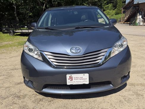 Used 2015 Toyota Sienna XLE Premium AWD/4WD image 3