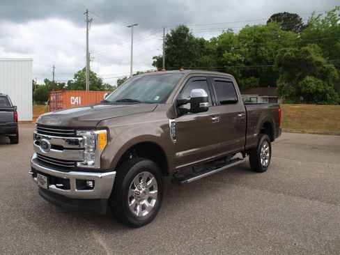 Used 2017 Ford F250 Lariat w/ Chrome Package AWD/4WD image 2