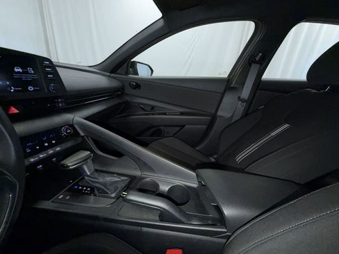 Used 2025 Hyundai Elantra Sport FWD image 20