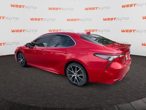 Used 2021 Toyota Camry SE w/ Cold Weather Package AWD/4WD image 3