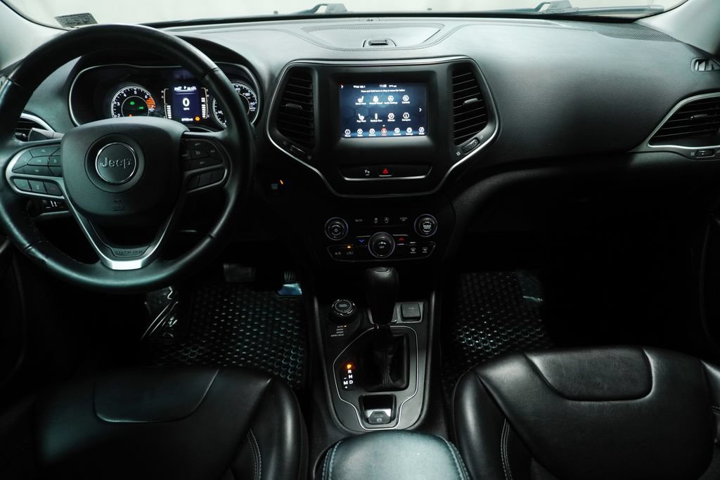 Used 2019 Jeep Cherokee Latitude Plus w/ Cold Weather Group AWD/4WD image 15