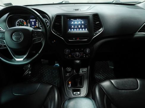 Used 2019 Jeep Cherokee Latitude Plus w/ Cold Weather Group AWD/4WD image 15