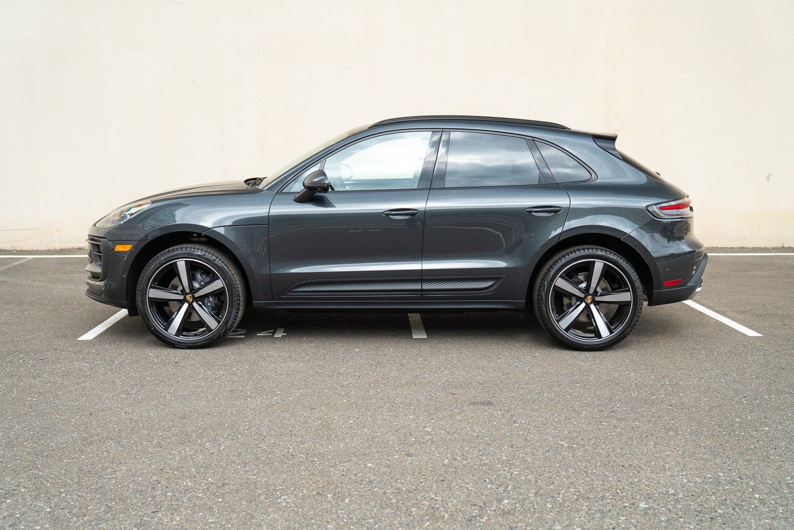 Certified 2026 Porsche Macan AWD/4WD image 2